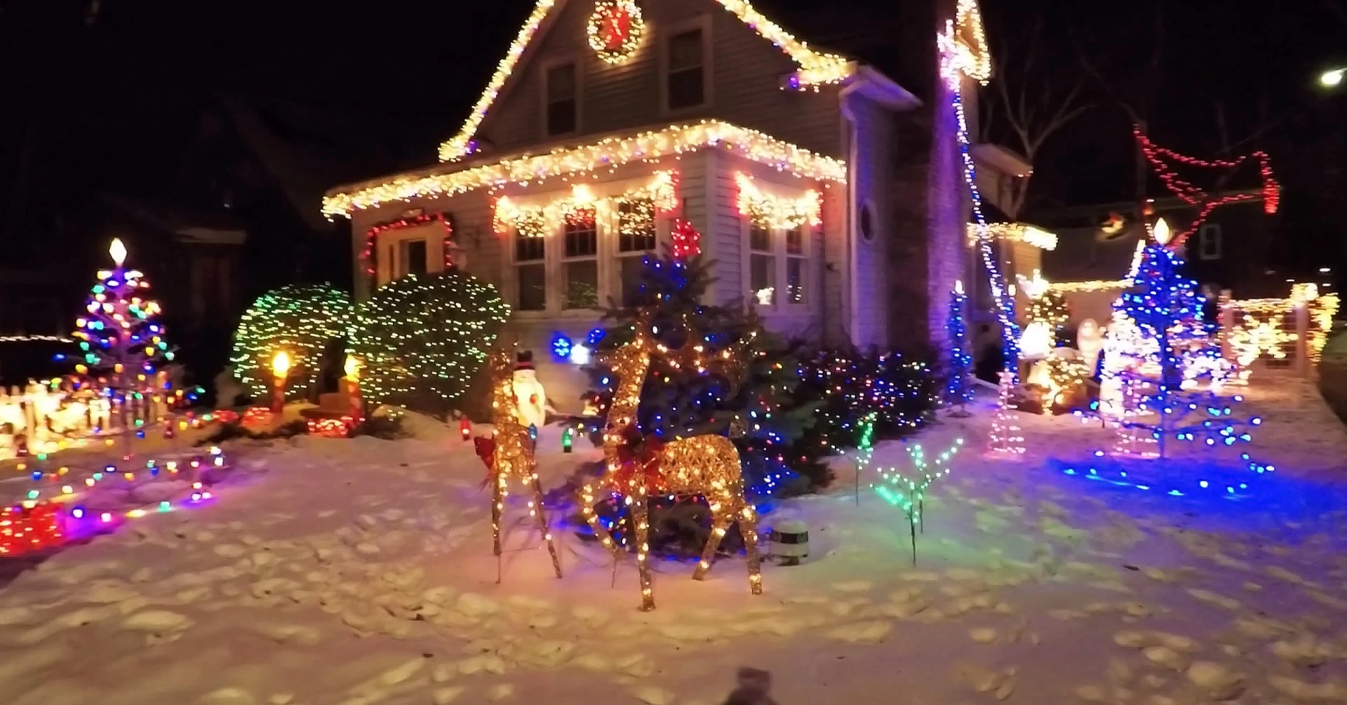 Residential Christmas lights, display of Christmas lights