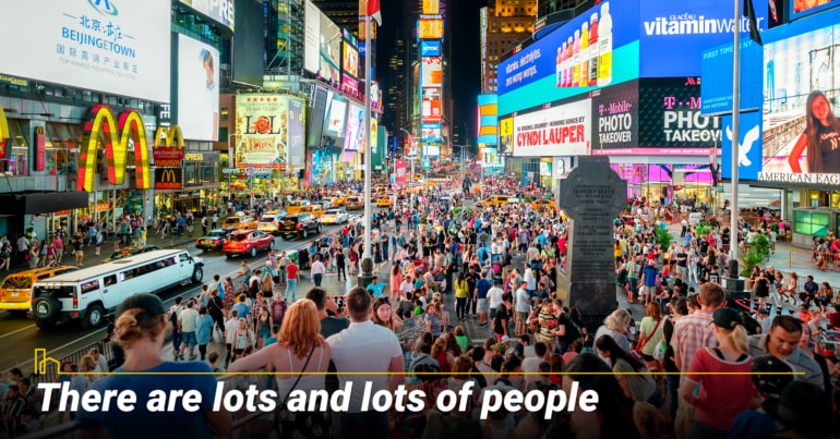 There are lots and lots of people.